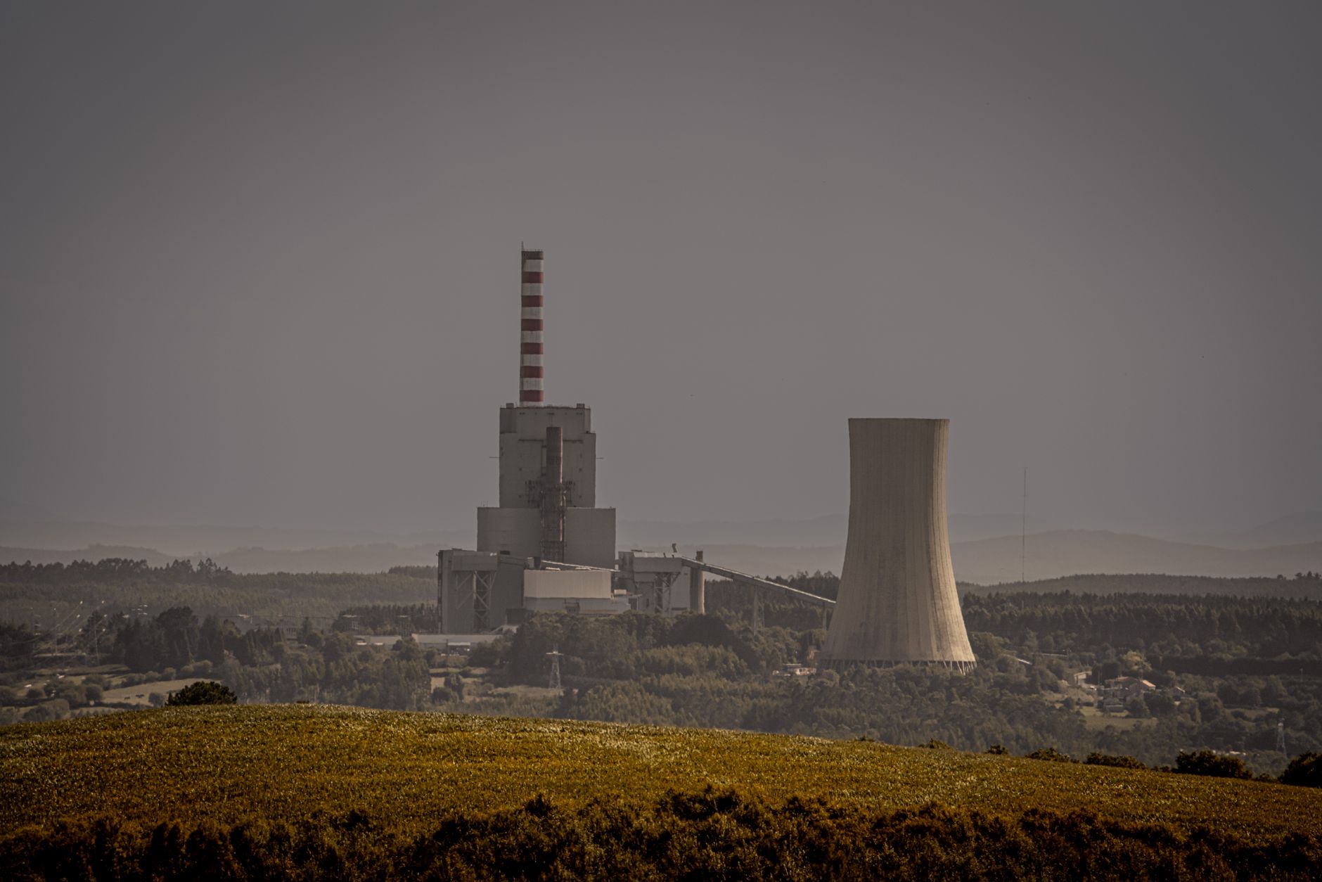 Carbon Markets and Offsets: 2025 Update — coal power plant cooling towers emitting steam