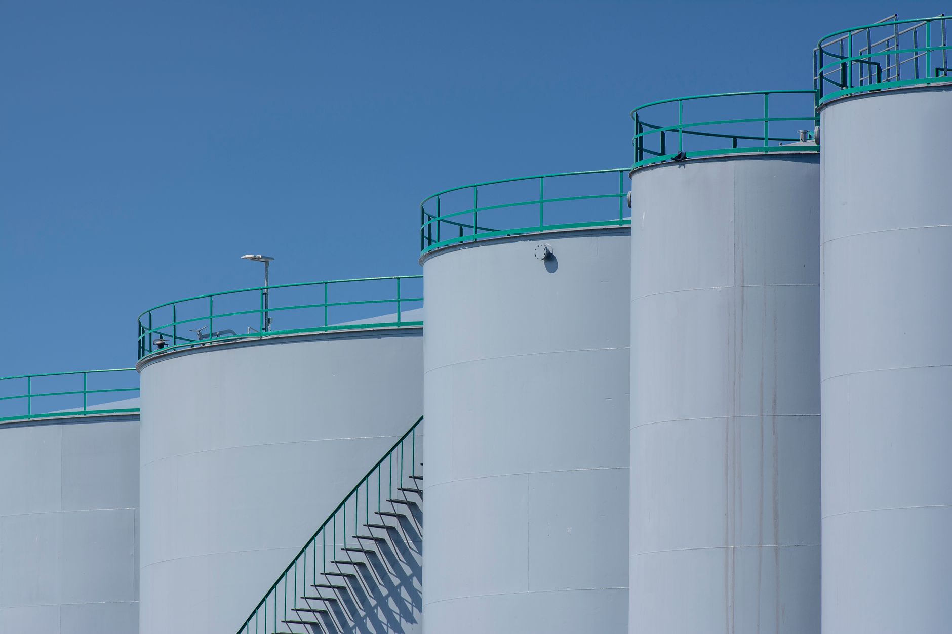 Green Hydrogen in the Energy Transition: Promise, Adoption Challenges, and the Path to Scale — industrial hydrogen storage tanks blue sky